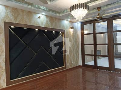 بحریہ ٹاؤن سیکٹر ای بحریہ ٹاؤن,لاہور میں 2 کمروں کا 10 مرلہ زیریں پورشن 90.0 ہزار میں کرایہ پر دستیاب ہے۔