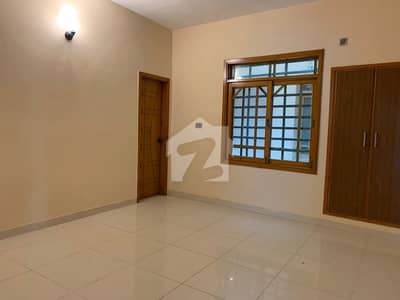 COMMERCIAL BUNGALOW AVAILABLE FOR RENT Gulistan-e-Jauhar, Block 12 & 13 Dividing Road, Karachi