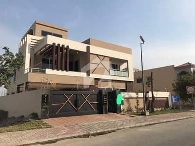 بحریہ ٹاؤن سیکٹر سی بحریہ ٹاؤن,لاہور میں 5 کمروں کا 1 کنال مکان 2.7 لاکھ میں کرایہ پر دستیاب ہے۔