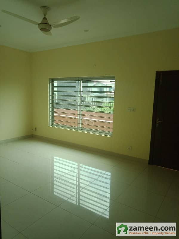 40x80 Triple Storey House For Rent