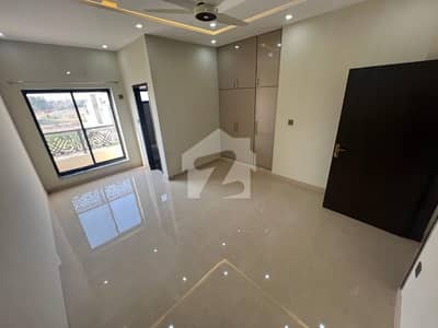 5 MARLA 2 BED FLAT FOR RENT 5 MARLA 2 BED FLAT FOR RENT