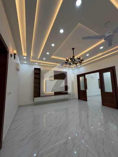 10 Marla Ground Floor For Rent