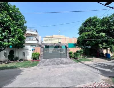 کینٹ ملتان میں 5 کمروں کا 1 کنال مکان 8.5 کروڑ میں برائے فروخت۔