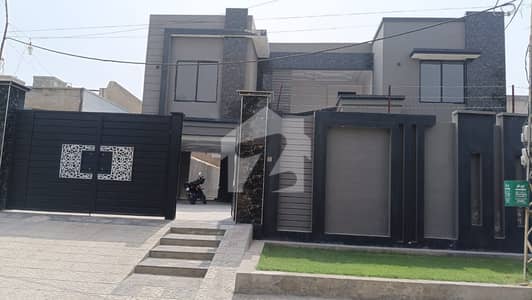 Avail Yourself A Great Prime Location 20 Marla House In Shah Rukn-e-Alam Colony