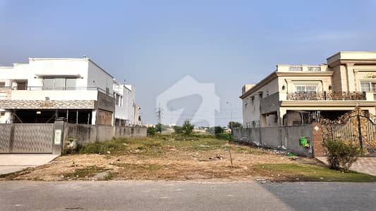 Facing 150 Ft. Road Two Side Open 1 Kanal Premium Plot Situated At Elite Neighborhood Of Block U Phase 8 DHA Lahore Facing 150 Ft. Road Two Side Open 1 Kanal Premium Plot Situated At Elite Neighborhood Of Block U Phase 8 DHA Lahore