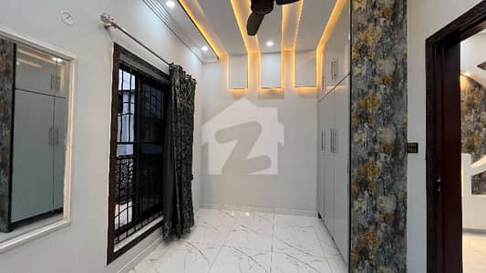 الرحمان گارڈن فیز 2 الرحمان گارڈن,لاہور میں 2 کمروں کا 3 مرلہ بالائی پورشن 21.0 ہزار میں کرایہ پر دستیاب ہے۔