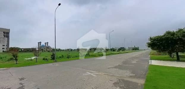 ڈی ایچ اے فیز 8 - بلاک ایس ڈی ایچ اے فیز 8,ڈی ایچ اے ڈیفینس,لاہور میں 2 کنال رہائشی پلاٹ 11.5 کروڑ میں برائے فروخت۔