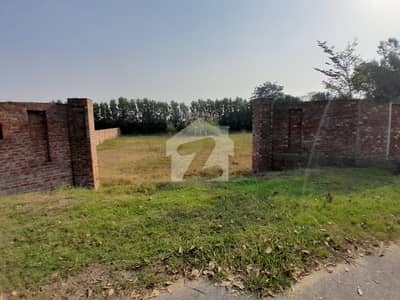 بیدیاں روڈ لاہور میں 4 کنال رہائشی پلاٹ 2.4 کروڑ میں برائے فروخت۔