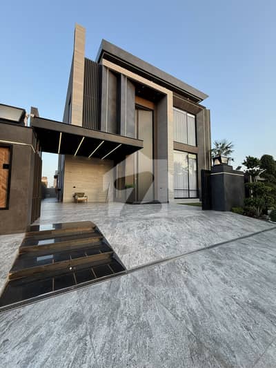 Stunning 1Kanal Fully Furnished Modern Designer House Perfect for Modern Family Living