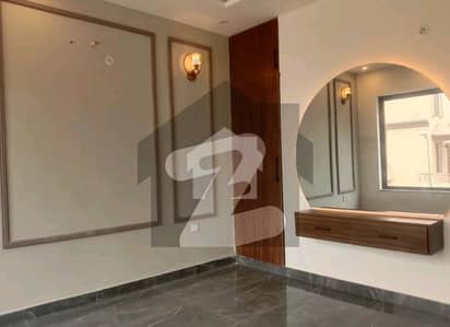 بحریہ ٹاؤن سیکٹر ای بحریہ ٹاؤن,لاہور میں 3 کمروں کا 5 مرلہ مکان 1.85 کروڑ میں برائے فروخت۔ بحریہ ٹاؤن سیکٹر ای بحریہ ٹاؤن,لاہور میں 3 کمروں کا 5 مرلہ مکان 1.85 کروڑ میں برائے فروخت۔