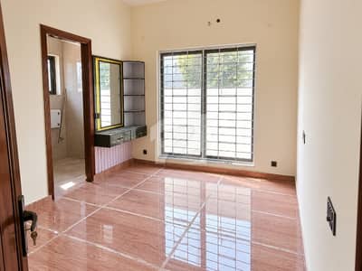 8 Marla House For Rent Premium Location DHA 9 Town, Lahore