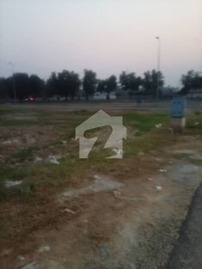 BAHRIA TOWN LAHORE 10 Marla Plot 50, Road Ideal Location Near Park Urgent Sale BAHRIA TOWN LAHORE 10 Marla Plot 50, Road Ideal Location Near Park Urgent Sale