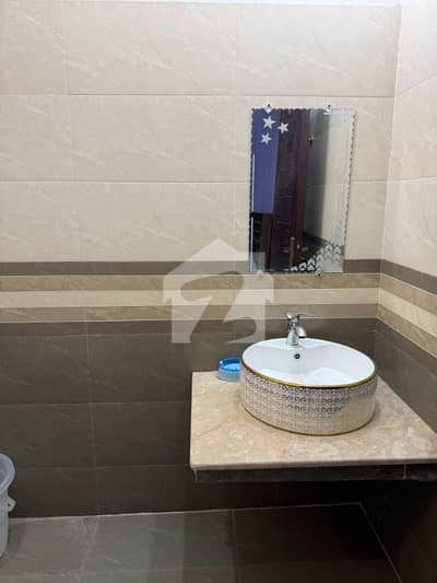 کینال گارڈن ۔ بلاک ای کینال گارڈن,لاہور میں 4 کمروں کا 5 مرلہ مکان 2.3 کروڑ میں برائے فروخت۔