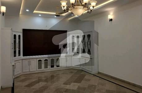 E-11/3 1-Kanal Beautiful Upper Portion With Servant Quarter And Parking