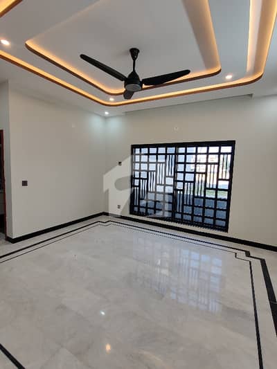 8 MARLA BRAND NEw UPPER PORTION AVAILABLE D block top location