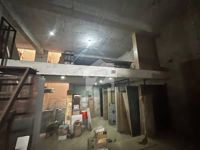 10 Marla Sami Commercial Property For Sale! Spacious Lower Commercial Hall With An Upper-Floor House, Registry And Intiqal Available. Excellent Location, Walking Distance To Essential Facilities. Ideal For Investment And Business.