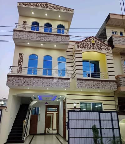 آئی ۔ 10 اسلام آباد میں 5 کمروں کا 8 مرلہ مکان 6.3 کروڑ میں برائے فروخت۔