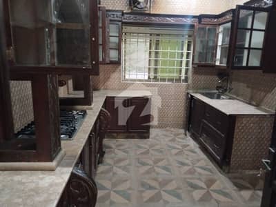 جی ۔ 6 اسلام آباد میں 5 کمروں کا 1 کنال مکان 3.9 لاکھ میں کرایہ پر دستیاب ہے۔