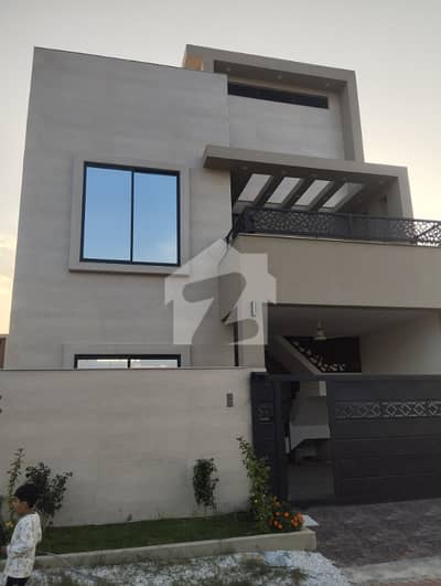 کوہستان انکلیو - سیکٹر آئی کوہستان انکلیو,واہ کینٹ,واہ میں 4 کمروں کا 5 مرلہ مکان 2.35 کروڑ میں برائے فروخت۔