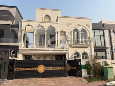 بحریہ ٹاؤن - طلحہ بلاک بحریہ ٹاؤن سیکٹر ای,بحریہ ٹاؤن,لاہور میں 5 کمروں کا 10 مرلہ مکان 3.5 کروڑ میں برائے فروخت۔