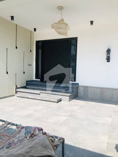 ڈی ایچ اے فیز 8 ڈی ایچ اے ڈیفینس,کراچی میں 6 کمروں کا 1 کنال مکان 30.0 کروڑ میں برائے فروخت۔