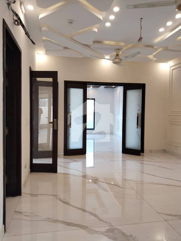 Hot Deal! 10 Marla Apartment for Sale Askari 11 Hot Deal! 10 Marla Apartment for Sale Askari 11