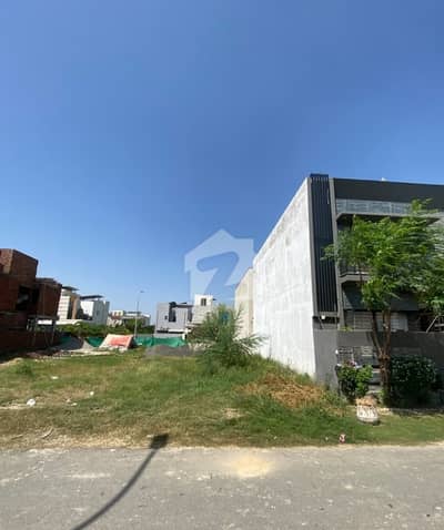 ڈی ایچ اے 9 ٹاؤن ۔ بلاک اے ڈی ایچ اے 9 ٹاؤن,ڈیفنس (ڈی ایچ اے),لاہور میں 0 مرلہ Studio مکان 1.5 لاکھ میں برائے فروخت۔