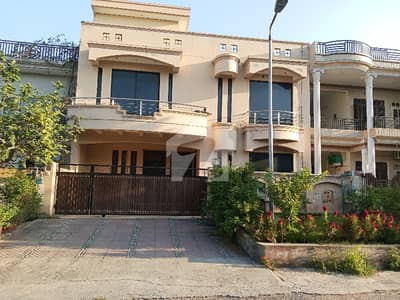 I-8 Near Kachnar Park Upper Portion For Rent. .