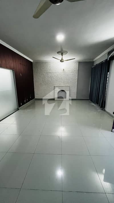 LUXURY 1 KANAL FULL HOUSE FOR RENT
