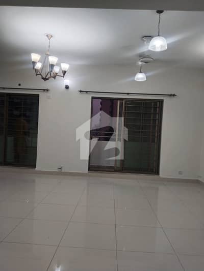Premium Location 10 Marla Flat Available For Sale In Askari 11 Sector B