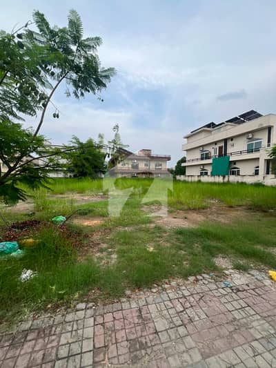 1 KANAL IQBAL BLVD CORNER Plot for sale in DHA PHASE 2 ISLAMABAD.