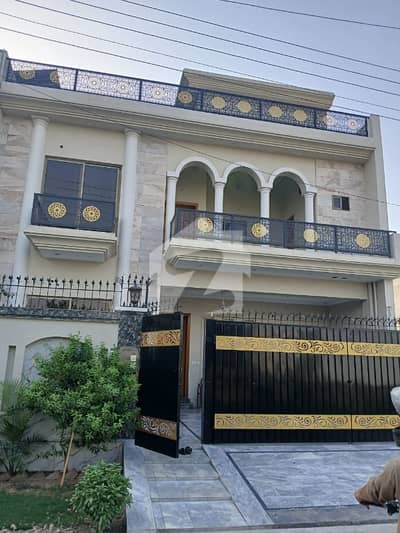 جوبلی ٹاؤن ۔ بلاک اے جوبلی ٹاؤن,لاہور میں 5 کمروں کا 10 مرلہ مکان 3.55 کروڑ میں برائے فروخت۔ جوبلی ٹاؤن ۔ بلاک اے جوبلی ٹاؤن,لاہور میں 5 کمروں کا 10 مرلہ مکان 3.55 کروڑ میں برائے فروخت۔