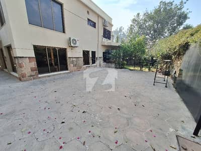 ایف ۔ 6 اسلام آباد میں 5 کمروں کا 1 کنال مکان 8.0 لاکھ میں کرایہ پر دستیاب ہے۔