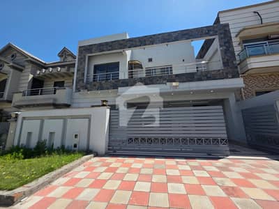 12 Marla House Available In Bahria Town Phase 8 - Block D For Sale