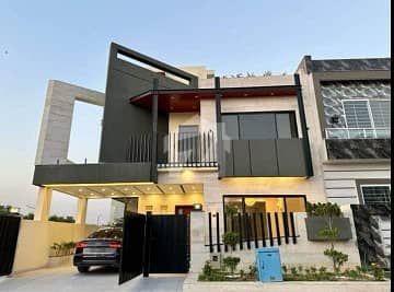 ٹاپ سٹی 1 - بلاک اے ٹاپ سٹی 1,اسلام آباد میں 6 کمروں کا 10 مرلہ مکان 5.75 کروڑ میں برائے فروخت۔