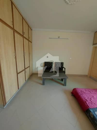 7.5 Upper Portion Paying Guest