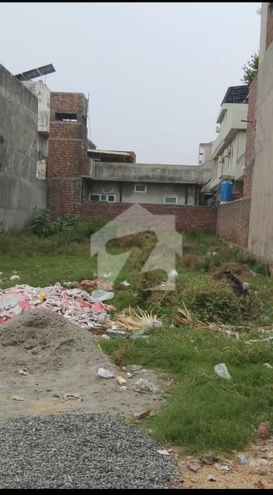 سبزہ زار سکیم لاہور میں 1 کنال رہائشی پلاٹ 4.5 کروڑ میں برائے فروخت۔ سبزہ زار سکیم لاہور میں 1 کنال رہائشی پلاٹ 4.5 کروڑ میں برائے فروخت۔