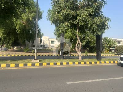 ڈی ایچ اے فیز 7 - بلاک زیڈ ڈی ایچ اے فیز 7,ڈی ایچ اے ڈیفینس,لاہور میں 5 کنال رہائشی پلاٹ 34.0 کروڑ میں برائے فروخت۔