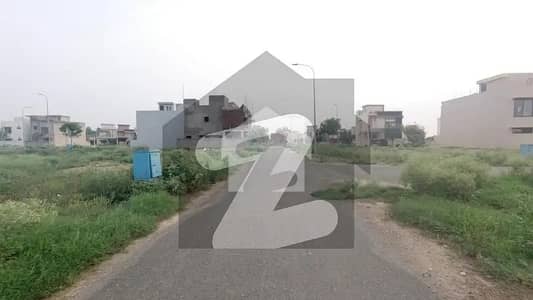 ڈی ایچ اے فیز 8 - بلاک زیڈ 6 ڈی ایچ اے فیز 8,ڈی ایچ اے ڈیفینس,لاہور میں 5 مرلہ رہائشی پلاٹ 1.05 کروڑ میں برائے فروخت۔