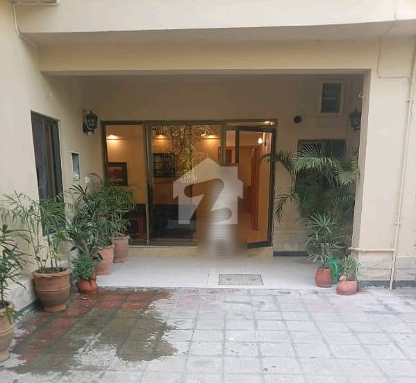 ایف ۔ 8 اسلام آباد میں 2 کمروں کا 3 کنال زیریں پورشن 4.5 لاکھ میں کرایہ پر دستیاب ہے۔ ایف ۔ 8 اسلام آباد میں 2 کمروں کا 3 کنال زیریں پورشن 4.5 لاکھ میں کرایہ پر دستیاب ہے۔