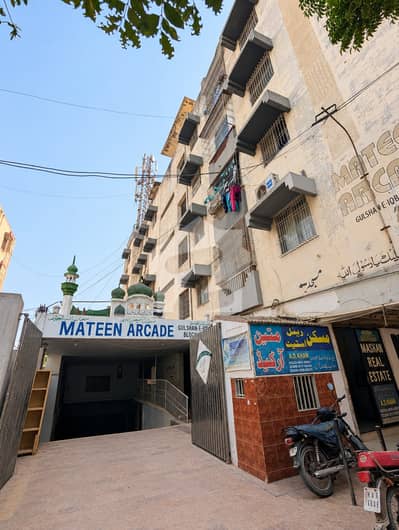In Gulshan-e-Iqbal - Block 7 1050 Square Yards Flat For sale In Gulshan-e-Iqbal - Block 7 1050 Square Yards Flat For sale