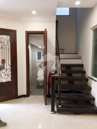 9 TOWN HOUSE AVAILABLE FOR RENT DOUBLE UNIT