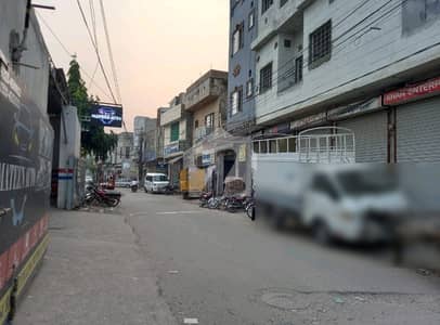 سپر ٹاون لاہور میں 1 کمرے کا 1 مرلہ کمرہ 65.0 ہزار میں کرایہ پر دستیاب ہے۔