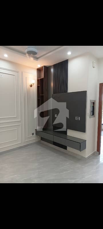 5 Marla Brand New House In Valencia Town