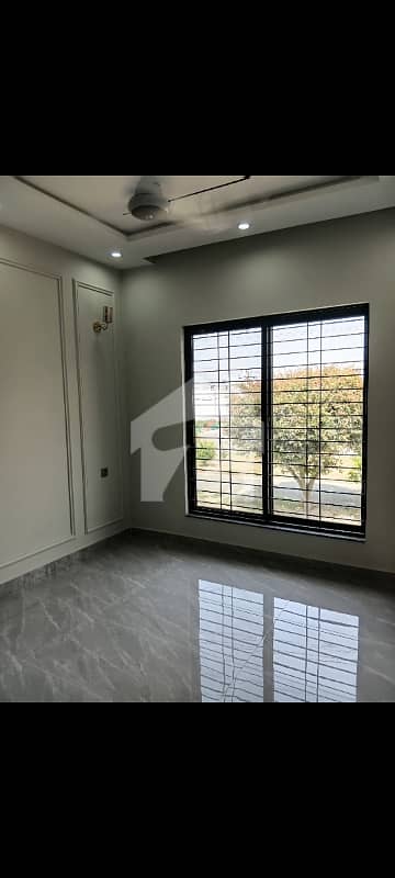 5 Marla Brand New House In Valencia Town