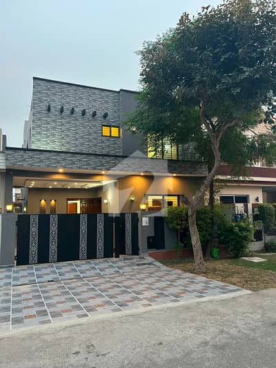 Urgent Sale 7 Marla Well Maintained House For Sale in DHA Phase 6 Located at Prime Location