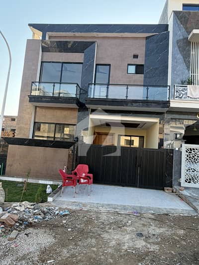 Im Selling 5 Marla Brand New House Gulbrg Residencia Block C