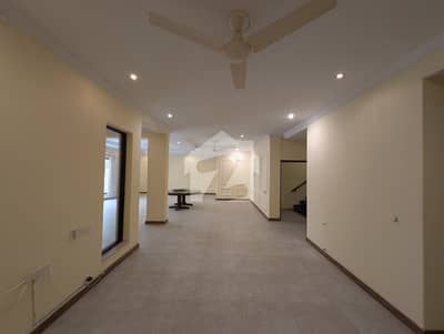 ایف ۔ 7 اسلام آباد میں 8 کمروں کا 1 کنال مکان 14.95 لاکھ میں کرایہ پر دستیاب ہے۔