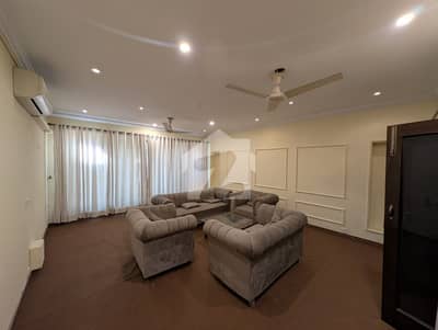 8 Bedroom House In A Peaceful Residential Area