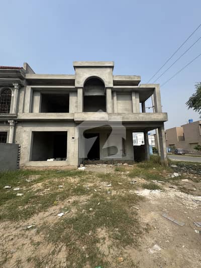 10 MARLA CORNER GREY STUCTURE HOUSE FOR SALE IN PARAGON CITY LAHORE AT VERY HOT LOCATION